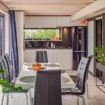 펜션 3 Bedroom Lovely In 슈체친