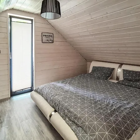 2 Bedroom Lovely In Holiday home