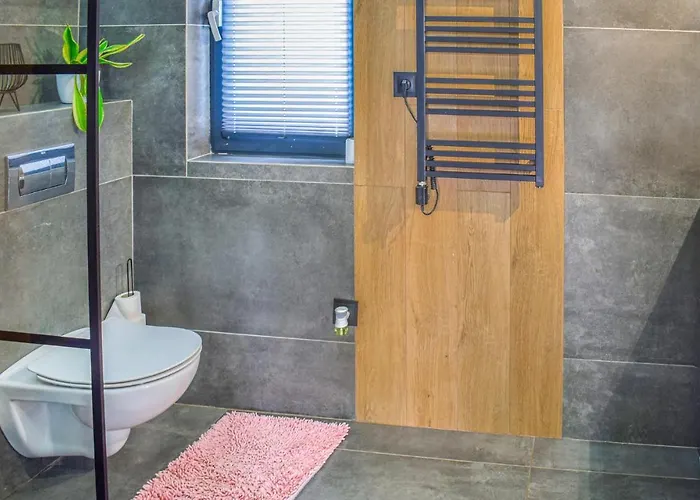 2 Bedroom Lovely In *